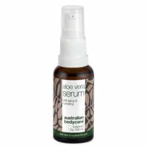 Aloe Vera & E-vitamin Serum - Reducerer rynker og fugter â Aloe Vera & E-vitamin Serum udjævner fine linjer og giver glød. Beriget med hyaluronsyre, vitamin E og Kakadu Plum for fast og fugtmættet hud. - 1 stk.